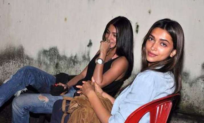 koffee with karan 4 anushka sharma denies being friends