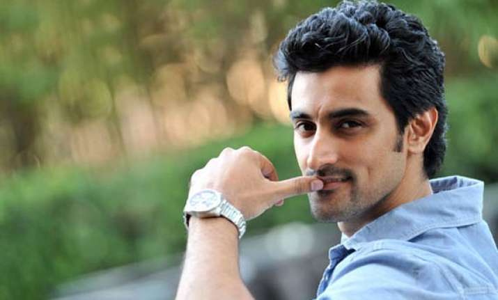kunal kapoor raises 45 lakh by crowd sourcing