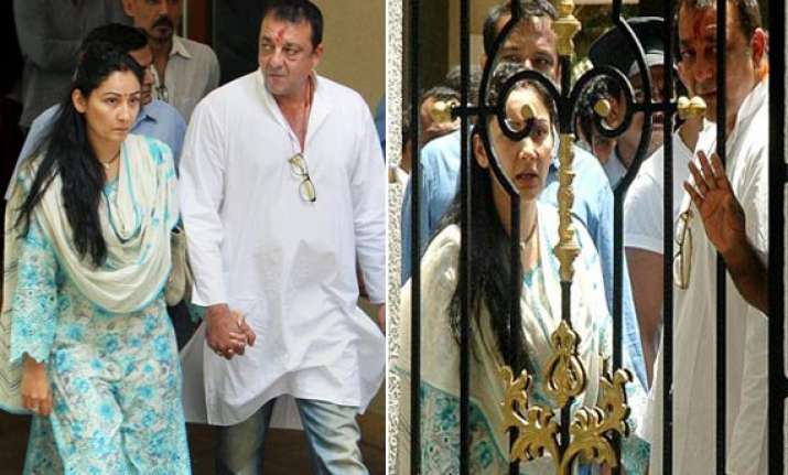 Sanjay Dutt S Emotional Moments With Wife Manayta Minutes Before