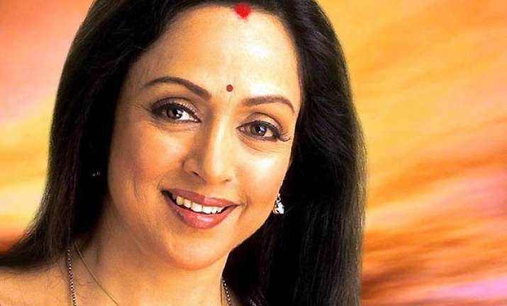 leopard strays into hema malini s bungalow