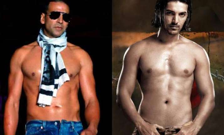 maar daloonga akshay john grab each other hard in housefull