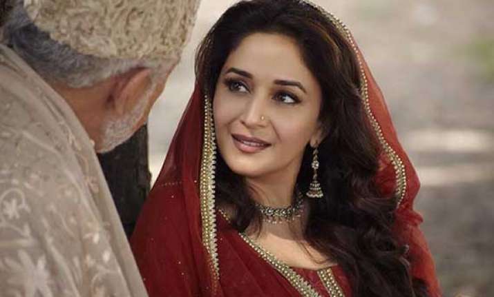 madhuri dixit s first look in dedh ishqiya out view pics
