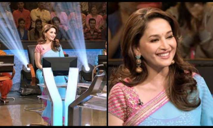madhuri dixit co host marathi kbc see pic