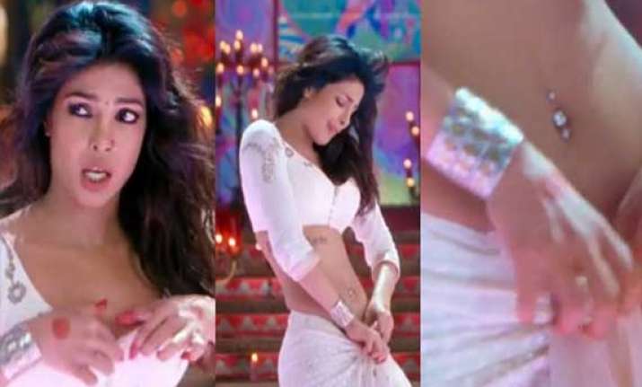 make way for seductive priyanka chopra s modern mujra in