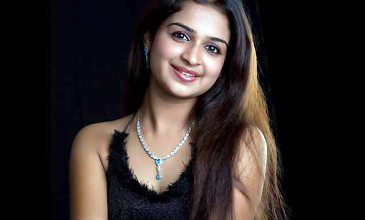 malayalam actress swarna on ventilator support