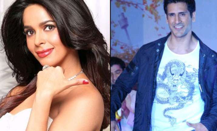 mallika kisses model actor kiran sagoo on the