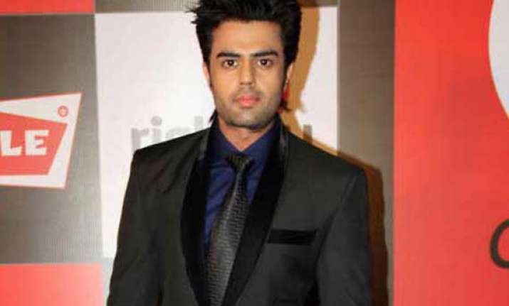 manish paul denies comedy war with kapil krushna