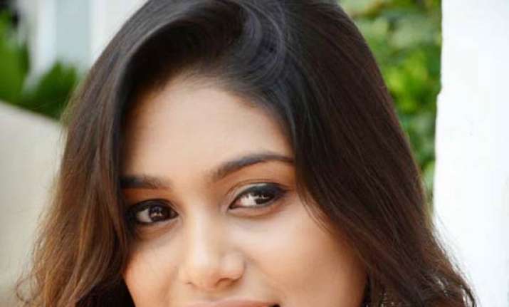 manisha yadav to act in idam porul eval