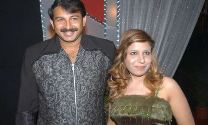 manoj tiwari faces divorce