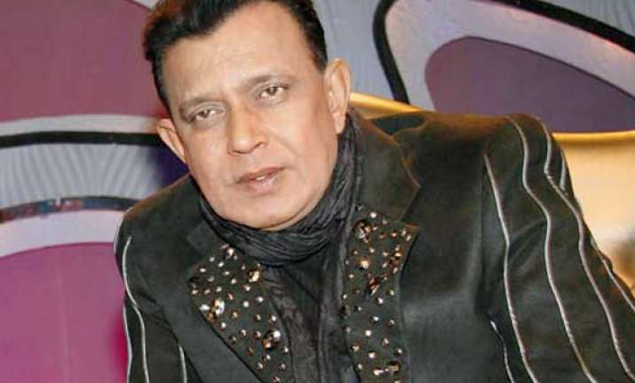 mithun chakraborty to mark tamil debut with yagavarayinum