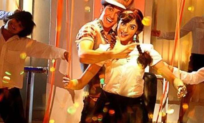 movie review no sparkle in hum hai raahi car ke