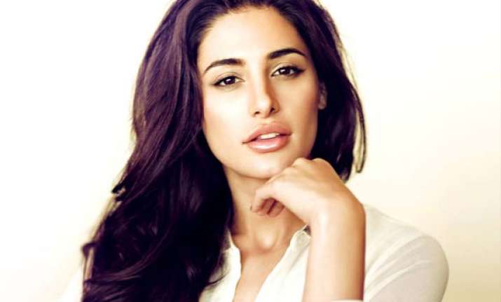 nargis fakhri rubbishes reports of shooting with jude law