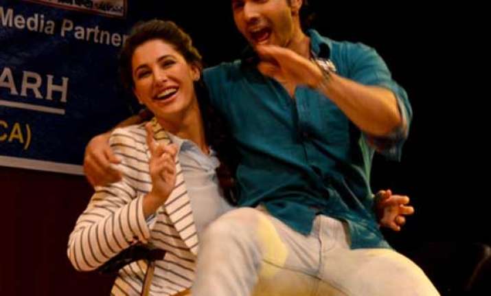 varun dhawan woos fans with lap dance for nargis fakhri