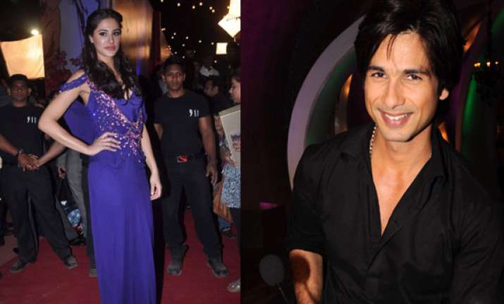 nargis to celebrate shahid s birthday in goa