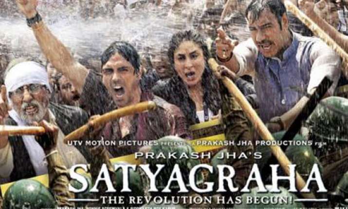 new poster of amitabh ajay kareena s satyagraha out watch