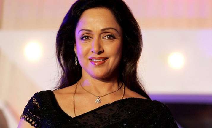 no need for big heroines to do item numbers says hema malini