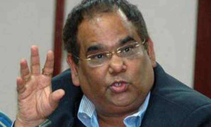 robbery at filmmaker satish kaushik s residence over rs 1