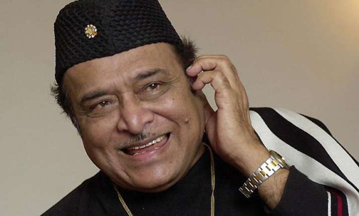 over 5 000 guitarists create record to bhupen hazarika s