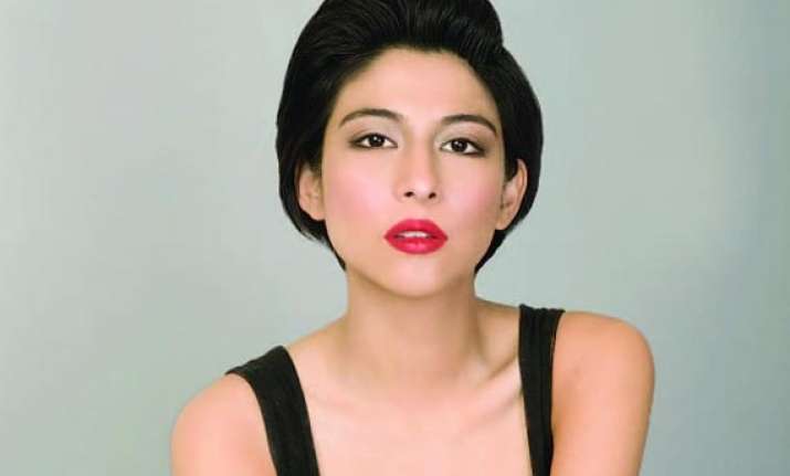 pak actor meesha debuts in bollywood with bhaag milkha bhaag