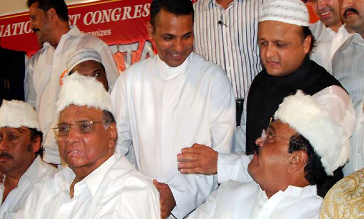 pawar hosts iftaar party for bollywood celebs view pics