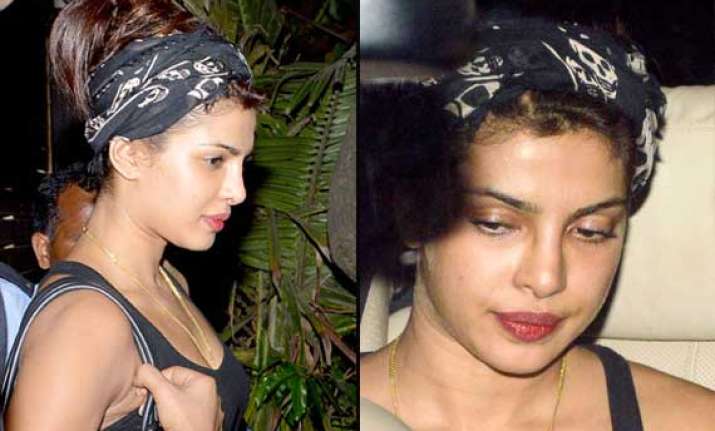 priyanka chopra spotted glum without makeup view pics