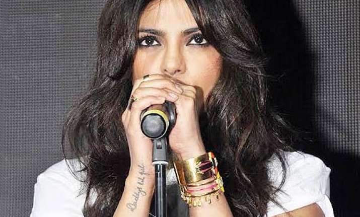 priyanka chopra wants to sing in hindi now see pics