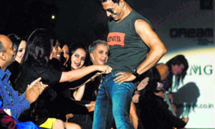 prosecute akshay kumar twinkle in obscenity case hc to cops