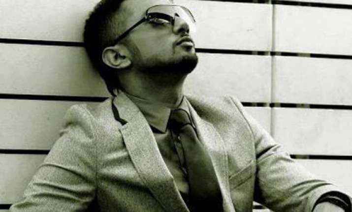 punjabi rapper honey singh booked for vulgar song
