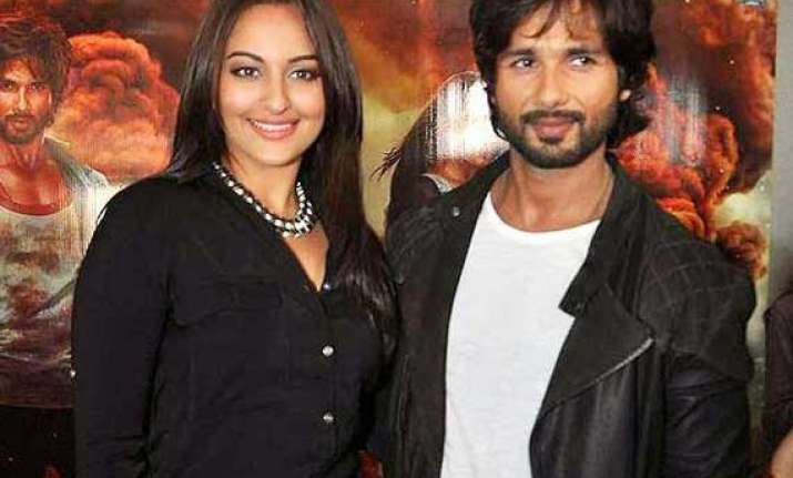 r...rajkumar lead pair shahid sonakshi to miss on sets masti