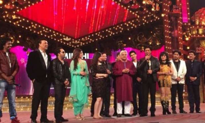 srk farhan akhtar honoured at mirchi music awards view pics