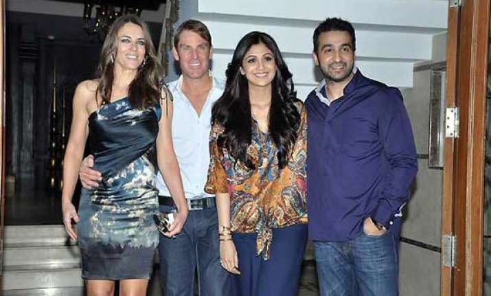 raj shilpa host shane warne liz hurley at dinner
