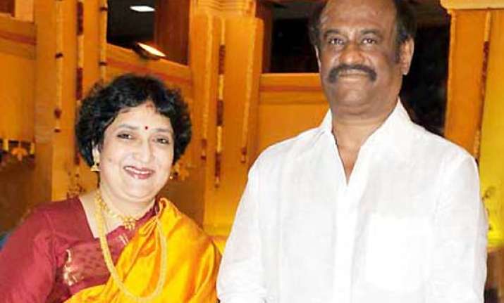 rajinikanth s wife latha sings for daughter soundarya s