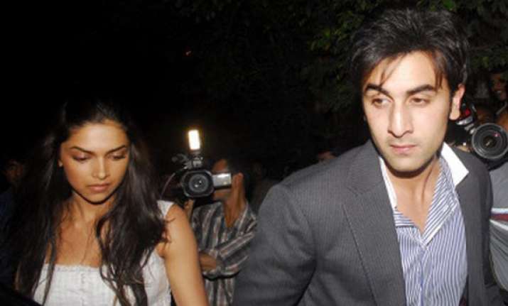 ranbir deepika enjoy italian food in manali cafe