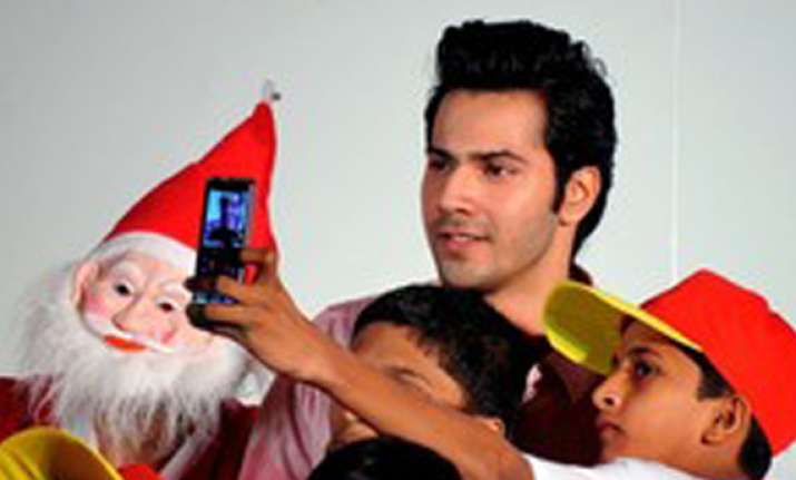 ranbir varun celebrate x mas with cancer struck kids