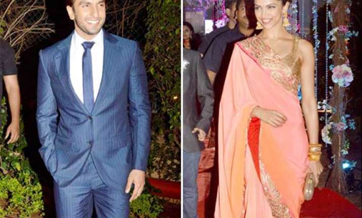 ranveer beats cameraperson for clicking him with deepika