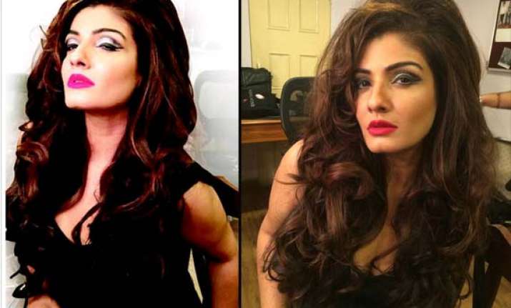 raveena tandon looks seductive as jazz singer in bombay