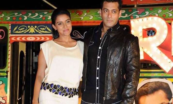 ready revolves around salman i don t mind it says asin