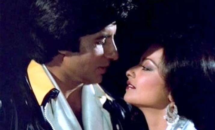 rekha s most romantic scenes with amitabh bachchan see rare
