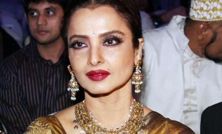 rekha may appear as judge in jhalak dikhhla jaa