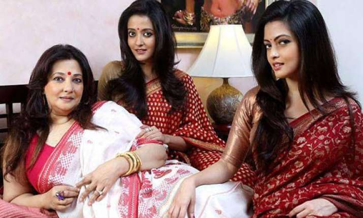 riya raima to join mom moon moon on campaign trailer