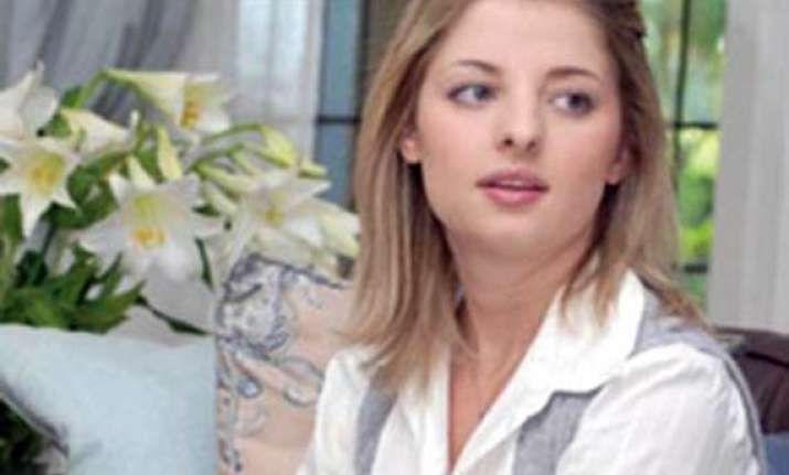 sacked ipl cheerleader pasqualotto gets bollywood offer