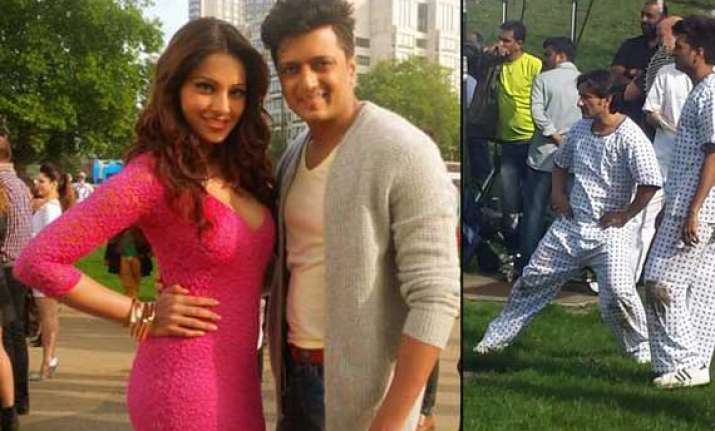 saif riteish bipasha spotted on the sets of humshakal view