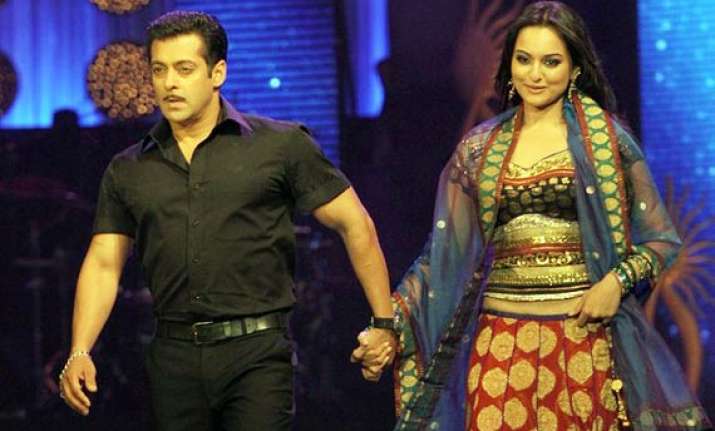 salman unwilling to do intimate scenes with sonakshi