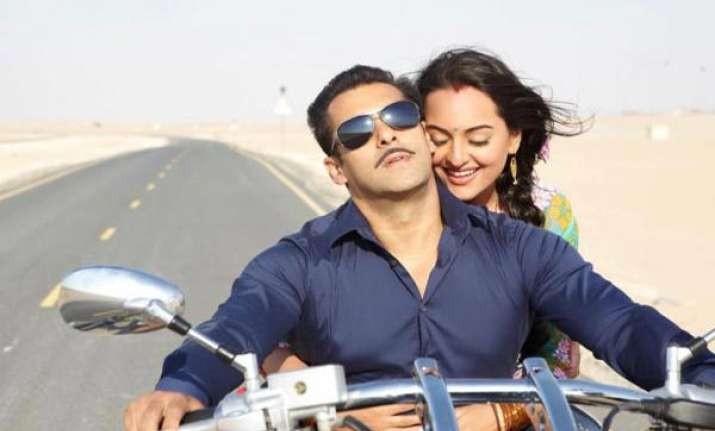 salman criticizes me in positive way sonakshi sinha