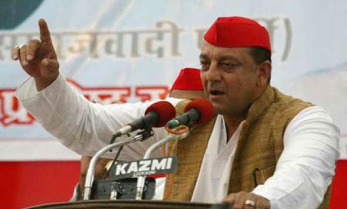 sanjay dutt wants to stay away from politics