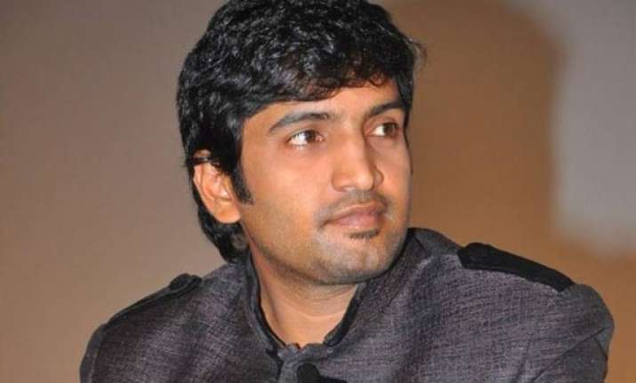 santhanam s mom nervous about his debut vallavanuku pulluma