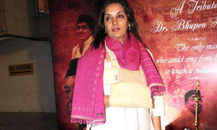 shabana azmi shoots with a fractured shoulder