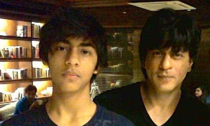 shah rukh khan worried about son aryan s partying habits