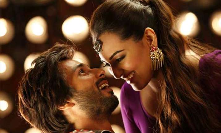 Shahid Kapoor The Secret Of Sonakshi Sinha S Hot Body See Shahid Kapoor The Secret Of Sonakshi Sinha S Hot Body See