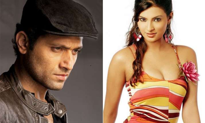 shiney ahuja made indecent advances to sayali bhagat
